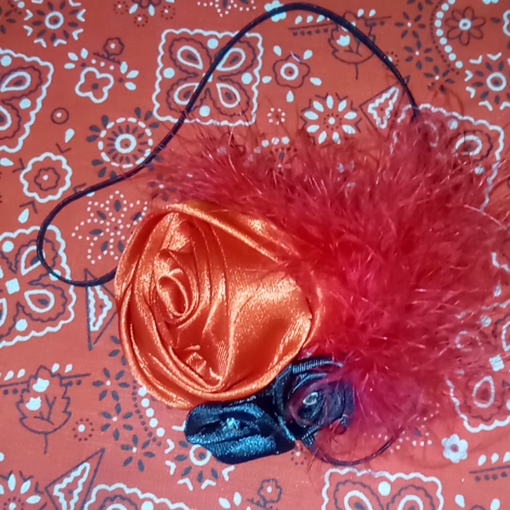 Black and red bow with elastic band